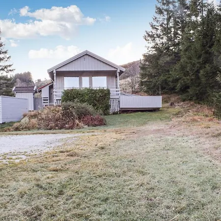 別荘 3 Bedroom Lovely In Helvik