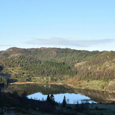 3 Bedroom Lovely In Helvik * Hellvik