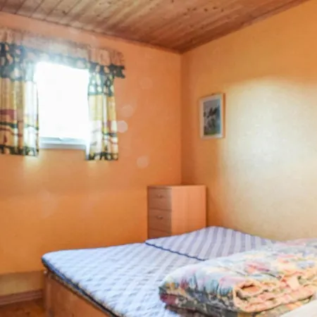 3 Bedroom Lovely In Helvik 埃格尔松