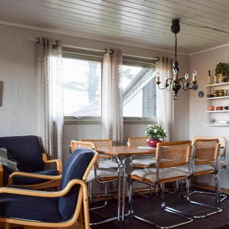 3 Bedroom Lovely In Helvik * Hellvik
